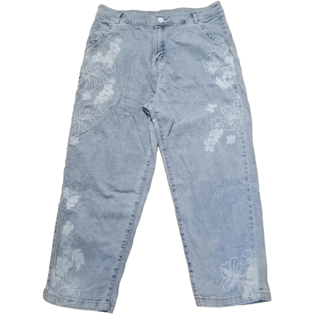 👖 31", light blue mom jeans with floral print